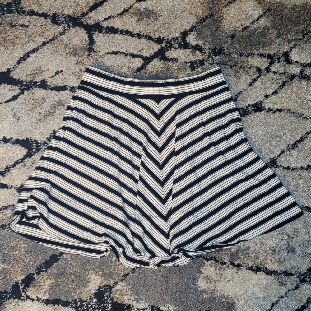 2/$15 XS LOFT Skirt